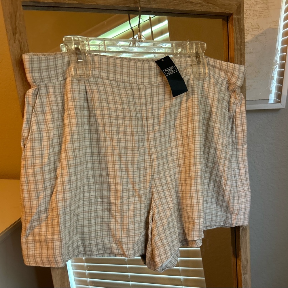 NWT High Waisted Plaid Abercrombie & Fitch Shorts Size XL